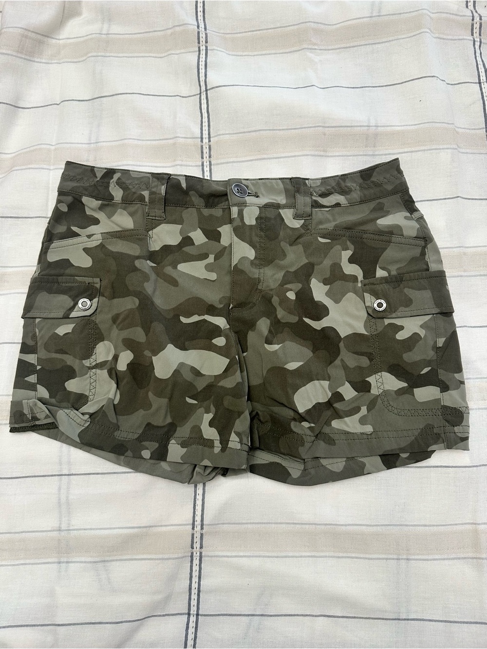 Eddie Bauer Women's Olive Camo Cargo Shorts